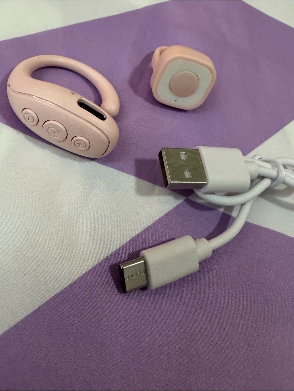 Pink Scrolling phone hand remote control with Charging Cable